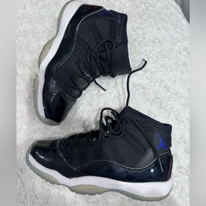 Air Jordan Retro Space Jam 11 size 5.5 men (7.5 women)
